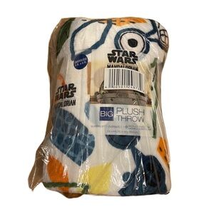 The Big One Star Wars Grogu Shapes Mandalorian Plush Throw Blanket New Disney